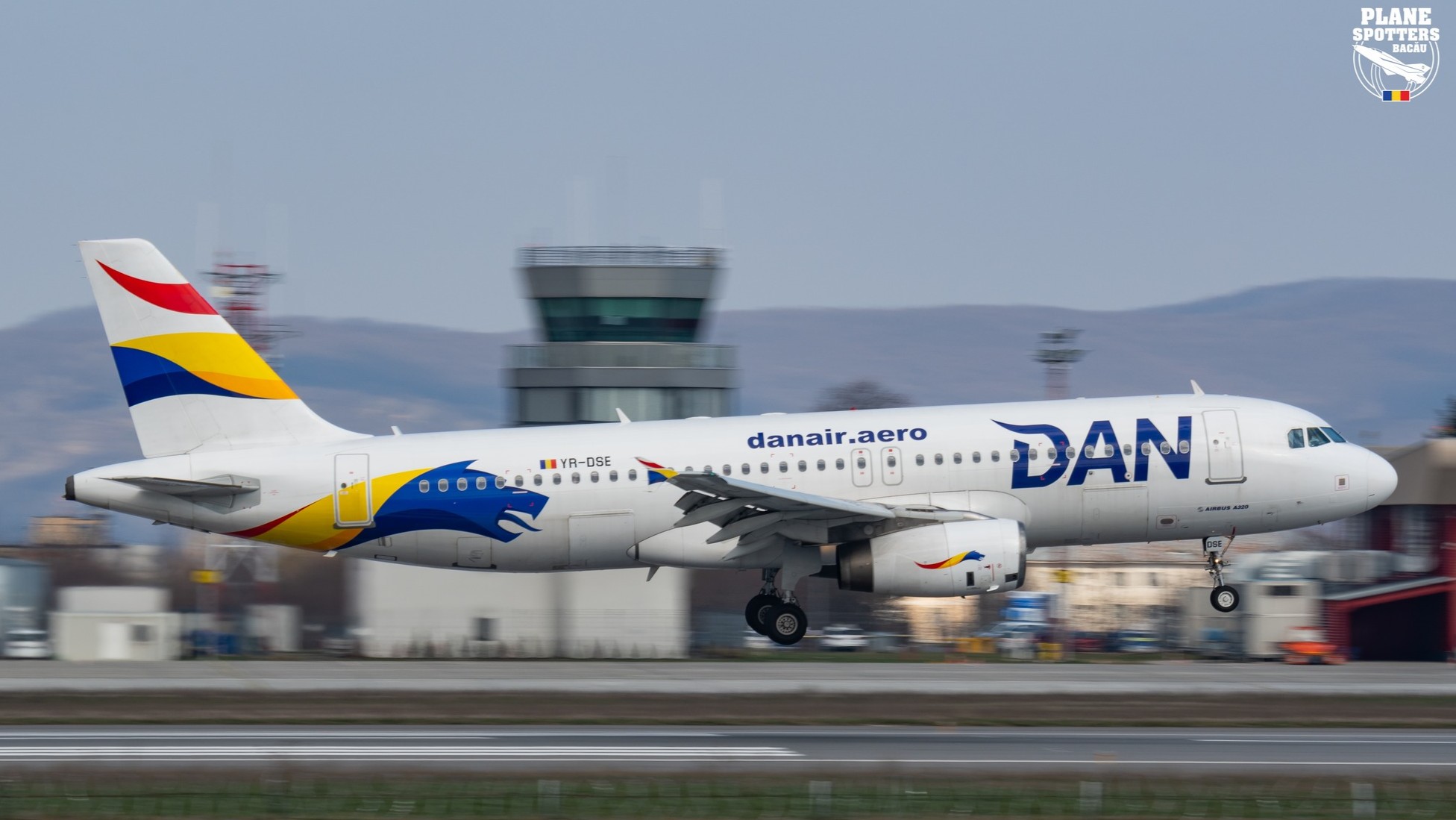 Aeronavă pe aeroportul Bacău